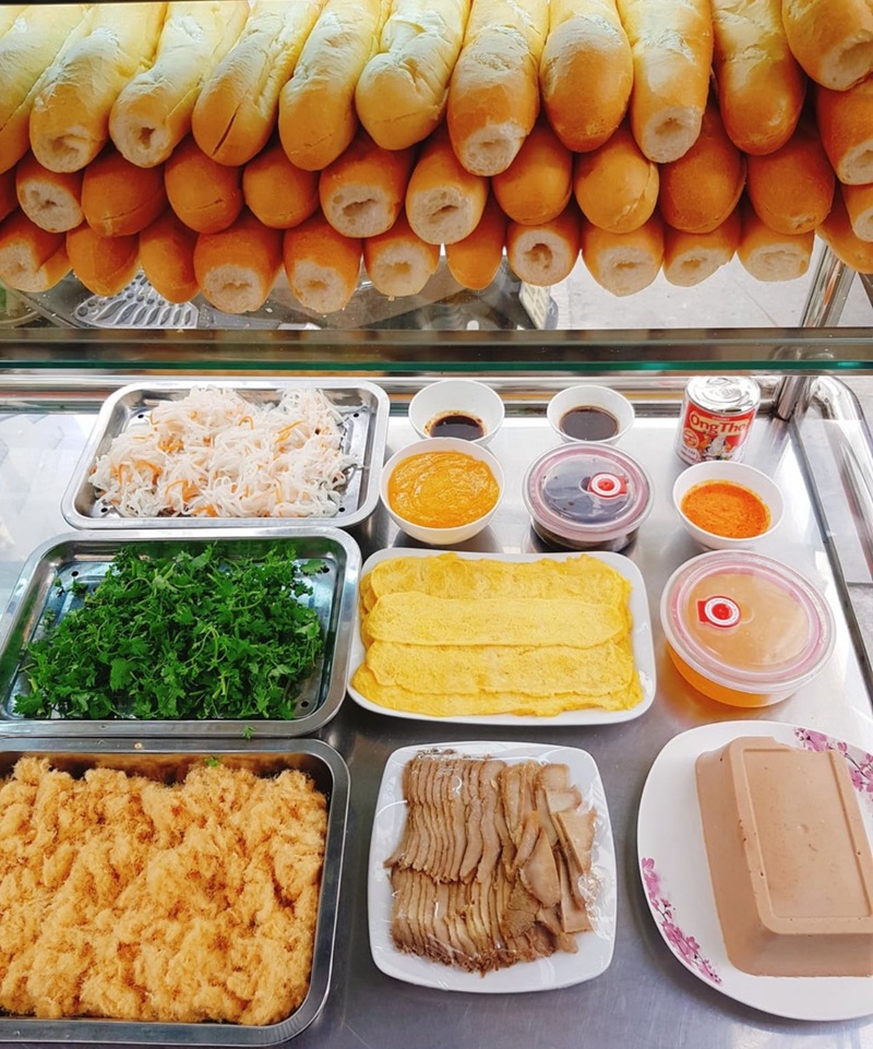 tiệm bánh mì